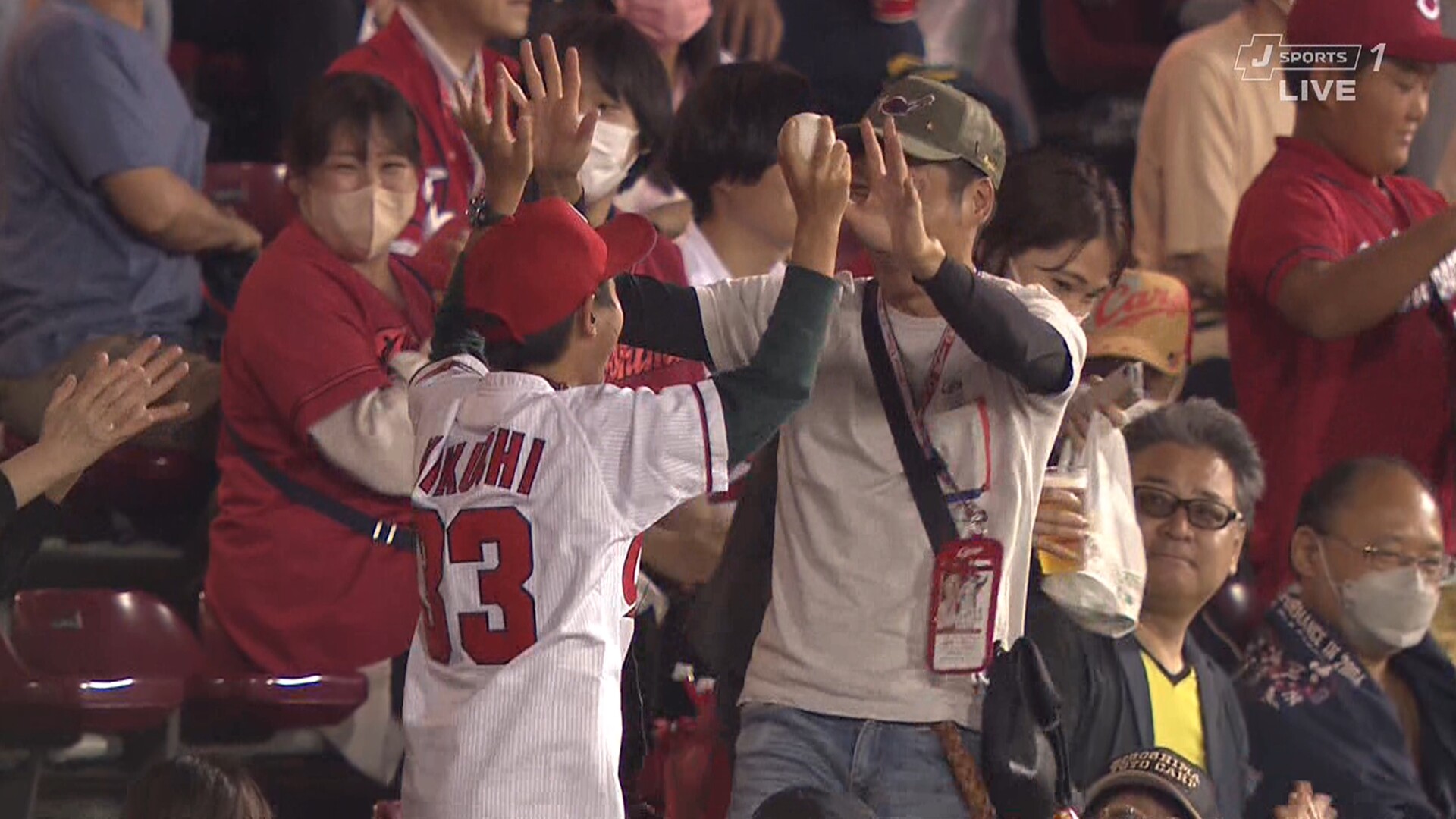 広島ファン、柳田のホームランボールをゲットして大喜びｗｗｗｗ