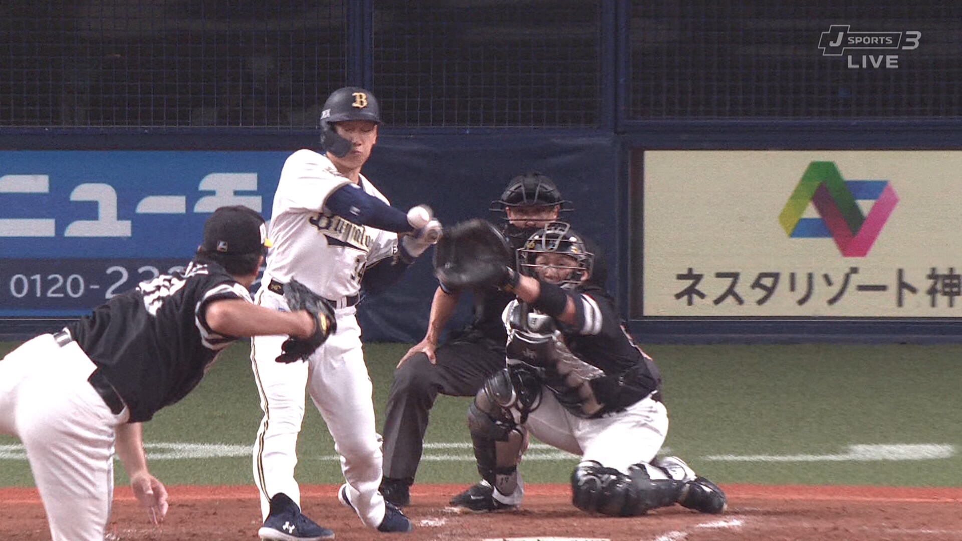 吉田正尚 手首付近への死球で途中交代 スポキチ速報