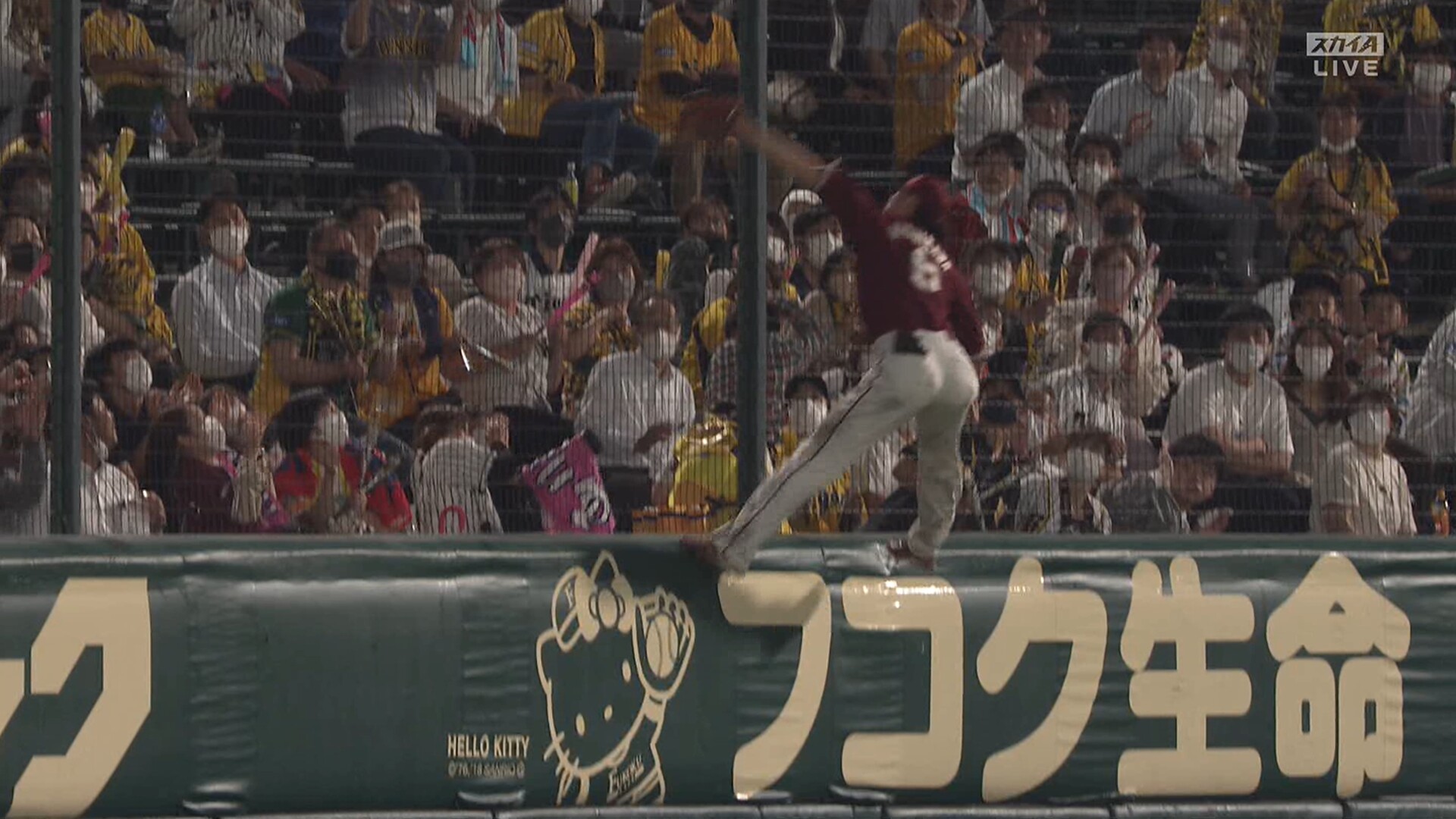 西川遥輝、フェンス際の打球をスーパーキャッチ！阪神ファンも拍手