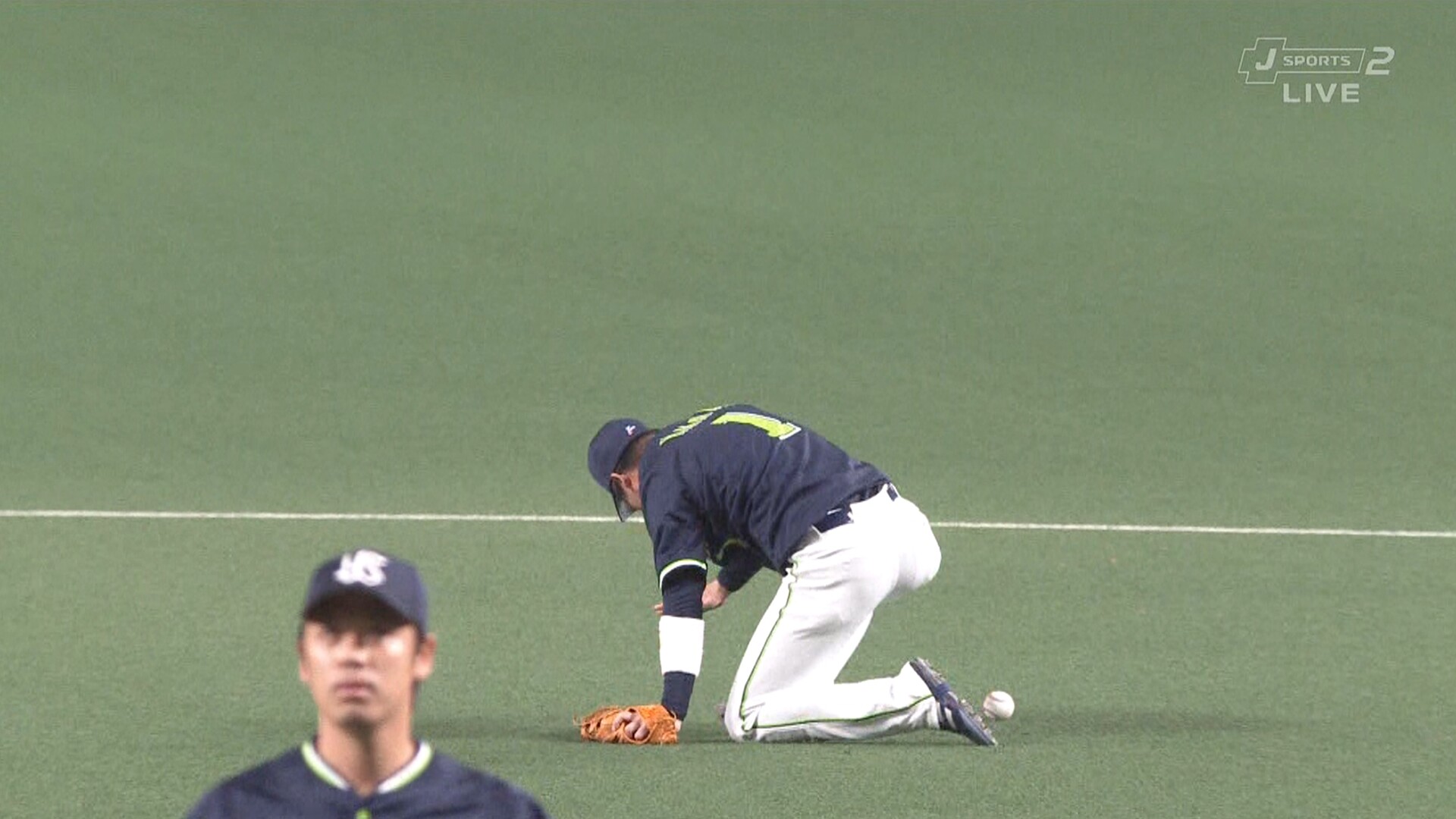 ヤクルト 小川 タイムリーエラーをした山田哲人から顔を逸らすｗｗｗｗ ヤクルトスワローズ燕アンテナ