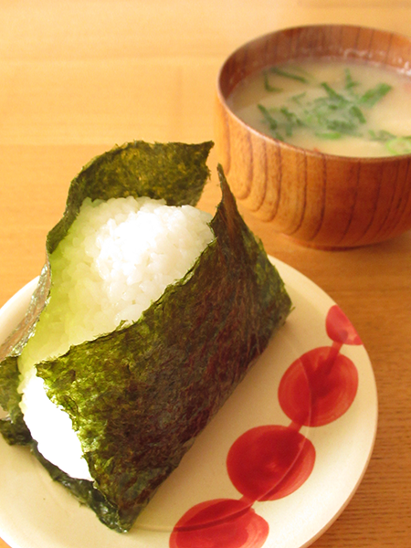 梅干しのおにぎり お味噌汁 朝ごはん日記