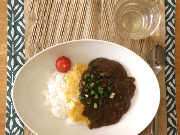 4日目のカレー オムレツトッピング 朝ごはん日記 4日目のカレー オムレツトッピング 朝ごはん日記