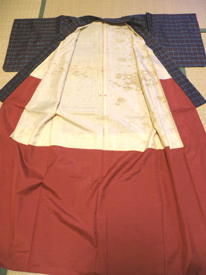 大島紬の胴裏袖裏を交換する １ 袖を解き胴裏と袖裏を外す ゆる くお着物楽しみましょう