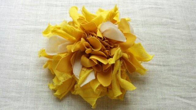 古布の裂き布コサージュ 糸糸 日々ハレの日