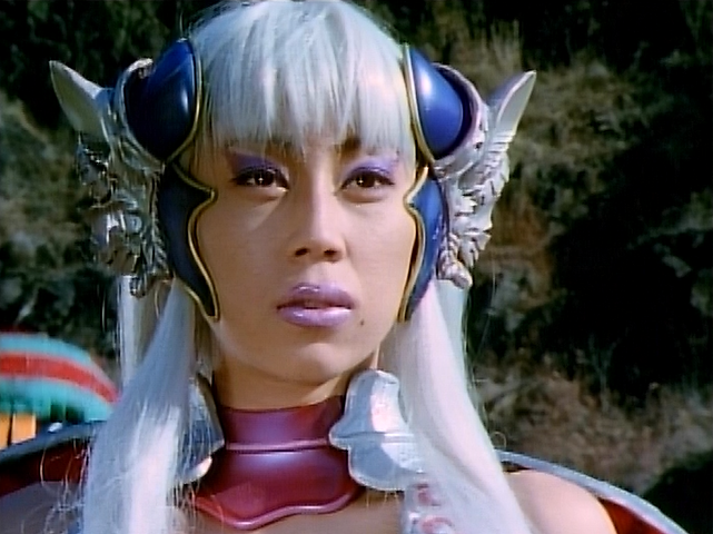 都内で 操舵士シェリンダ（演：水谷ケイ）／『星獣戦隊ギンガマン』第四 星獣戦隊ギンガマン