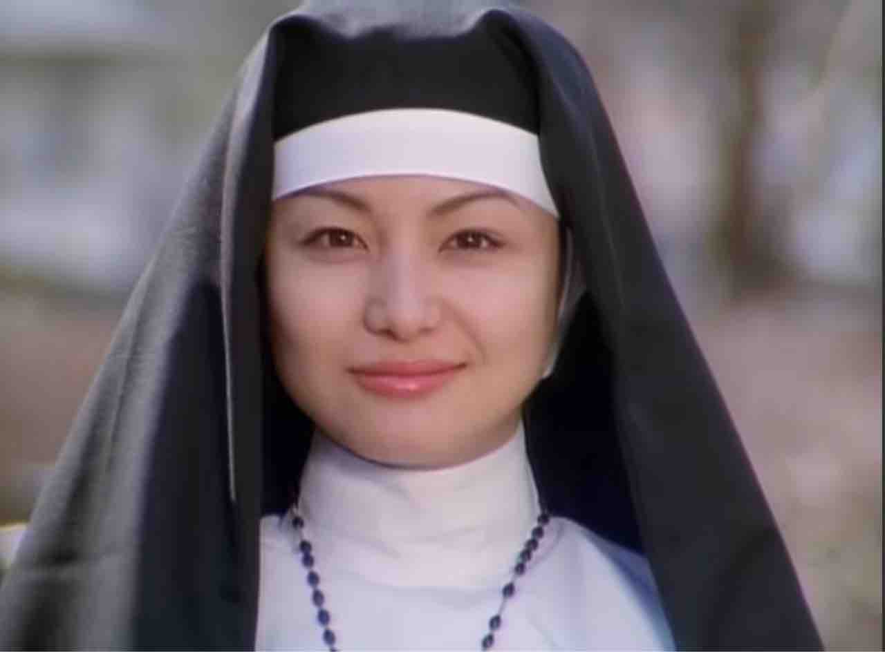 城麻美 