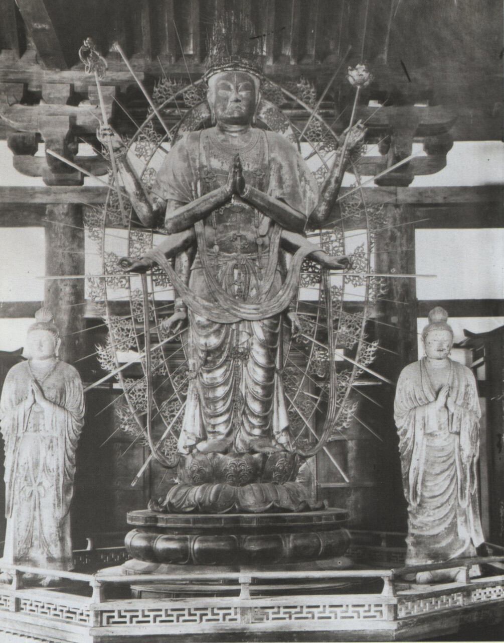 観音菩薩 : 江戸川の畔（ほとり）