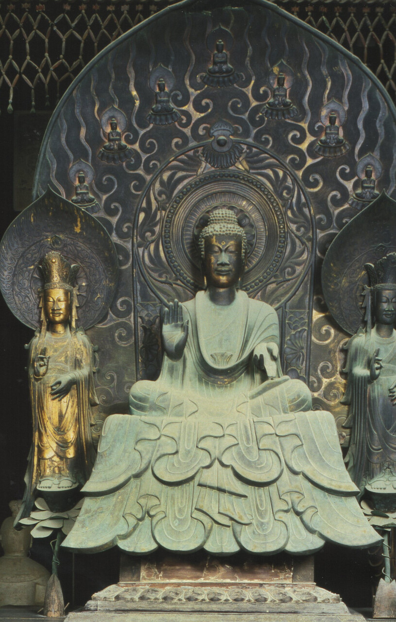 白鳳時代の仏像 : 江戸川の畔（ほとり）