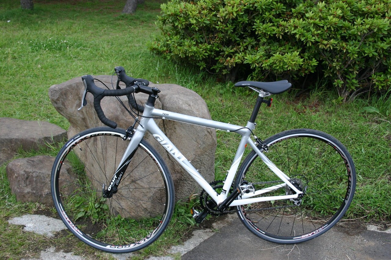 GIANTのロードバイク。使用期間1年半！ヘルメット、シューズ付き！
