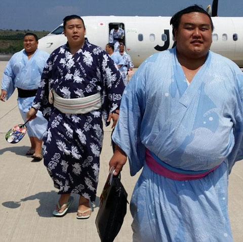 1406818652240_wps_10_Sumo_s_having_fun_doing_S