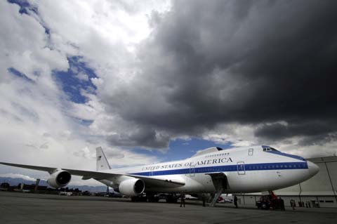 Boeing_E-4B_in_Bogota-1024x680