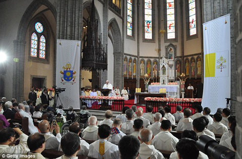 article-2727957-209BDAAD00000578-906_634x418