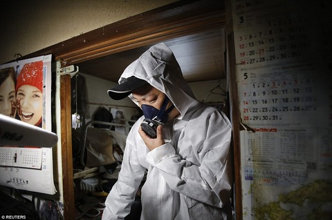 272FCD6A00000578-0-image-a-24_1427882145716