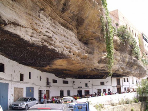 setenil-city-under-rock-8
