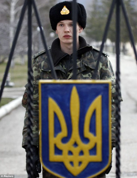 article-2571309-1BF7A99A00000578-936_634x819