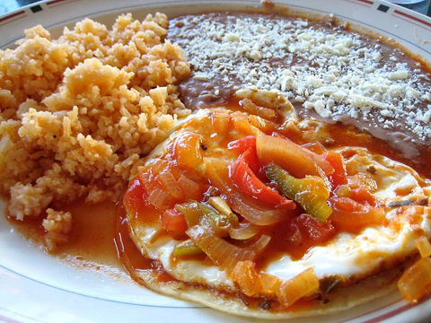 800px-Ela_huevos_rancheros