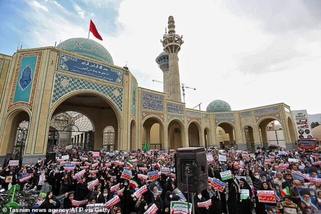 64084197-11378825-image-a-6_1667335580806_11zon