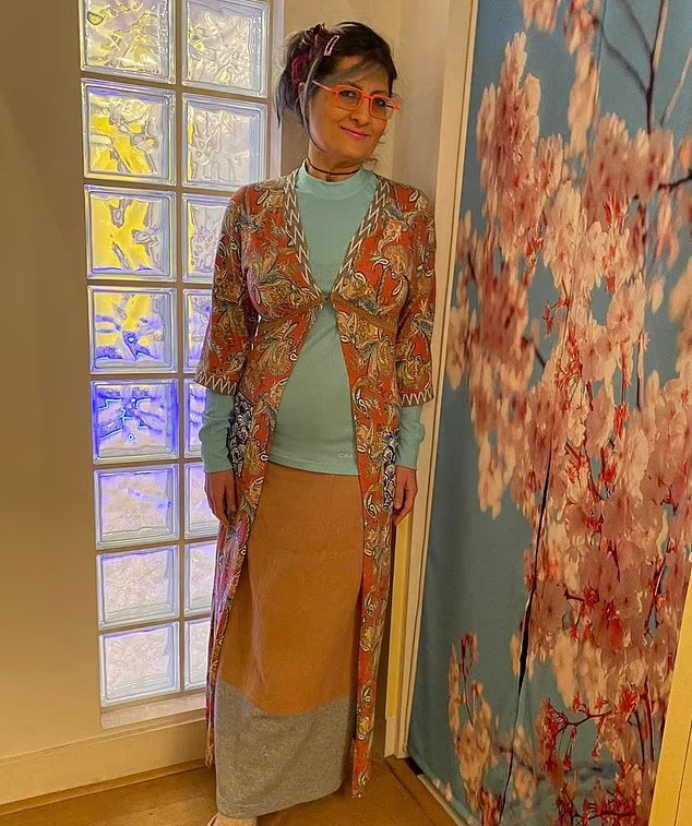 72437557-12224919-image-m-18_1687472659534_11zon