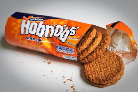 table_hobnobs_736267_45393c