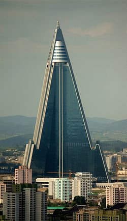 250px-Ryugyong_Hotel_-_August_27,_2011_(Cropped)