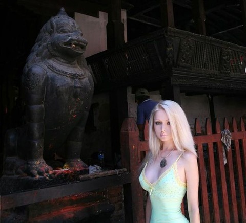 yet_another_living_doll_640_25