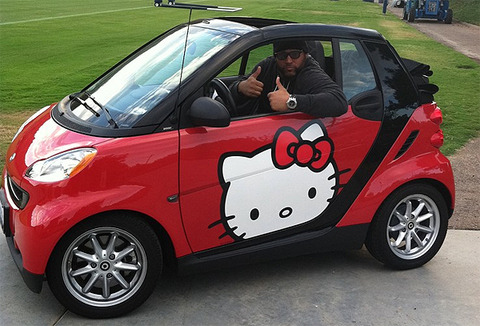 antonio_garay_the_nose_tackle_who_drives_a_hello_kitty_smart_car