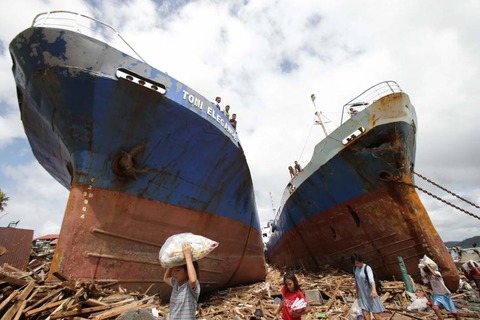 w2-typhoon-a-20131111-870x580