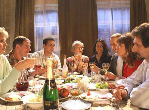 russian_family_at_the_feast_table-e1269785982261