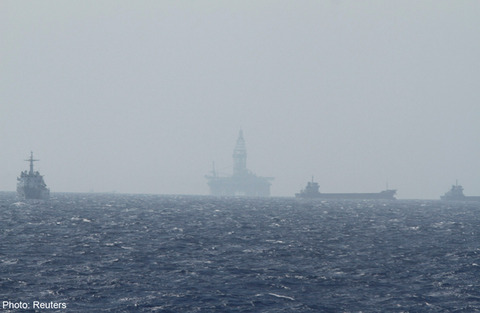 20140522_oilrigsouthchinasea_reuters