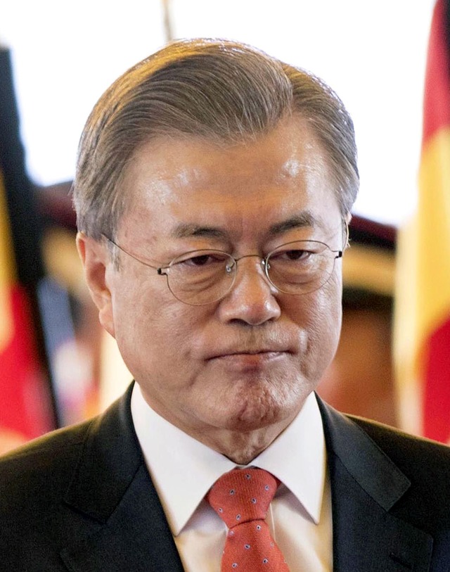 Moon-Jae-In-South-Korea-Faces-Tense-Political-Situation-010