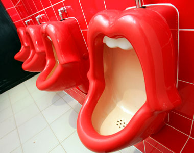 funny-weird-strange-lips-toilet