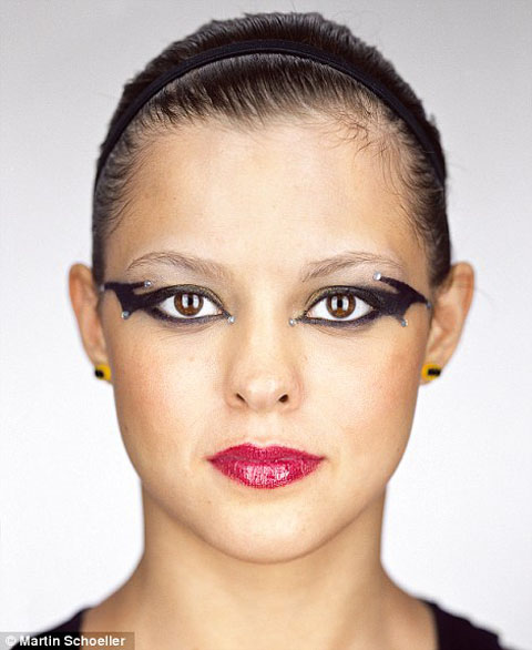 article-0-1A1317F9000005DC-763_470x574