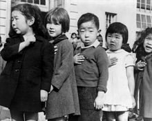 220px-JapaneseAmericansChildrenPledgingAllegiance1942-2