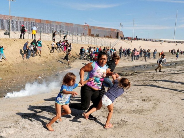 migrant-border-tear-gas-rt-jef-181127_hpMain_4x3_992