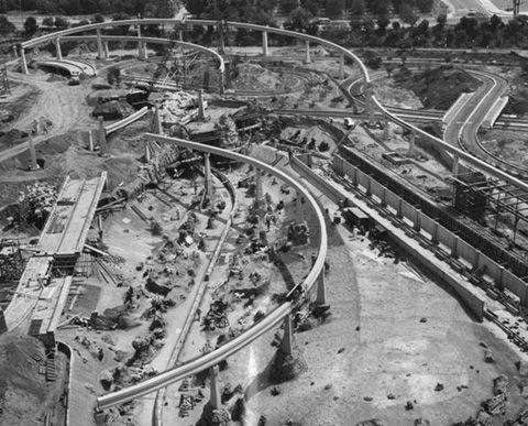 596px-MonrailConstruction