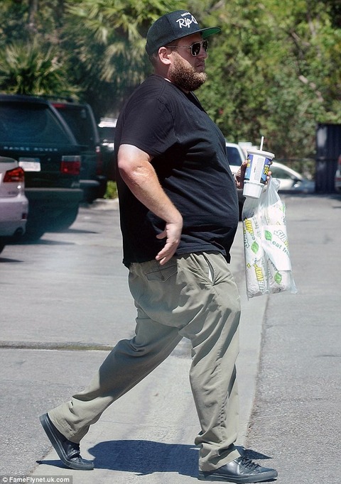 article-2748400-21303C2E00000578-251_634x901