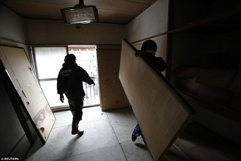 272FE32600000578-0-image-a-54_1427882678527