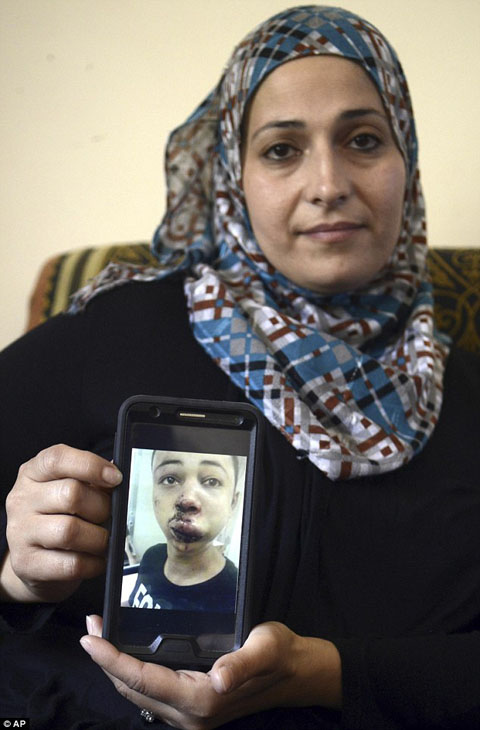 article-0-1F68B57200000578-687_634x964