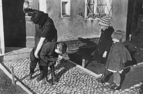 bundesarchiv_bild_183-r79742_erziehungsmethode