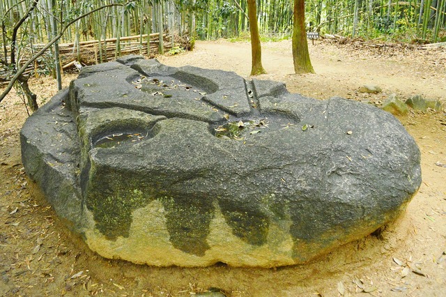 1920px-Sakafuneishi_Ruins,_Sakafuneishi-1