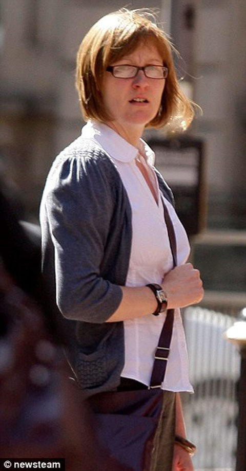 article-2381922-1B157B6E000005DC-264_306x584