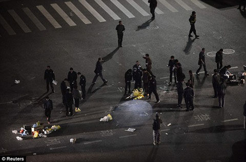 article-2570996-1BF1066800000578-114_634x417