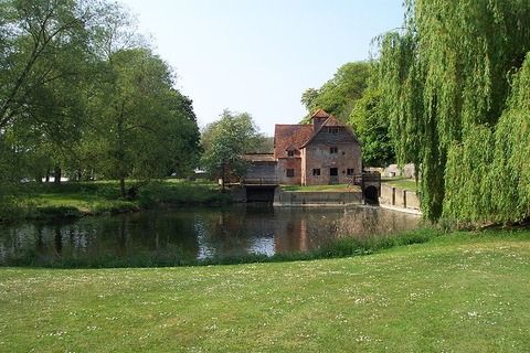 800px-Mapledurham_Watermill_3