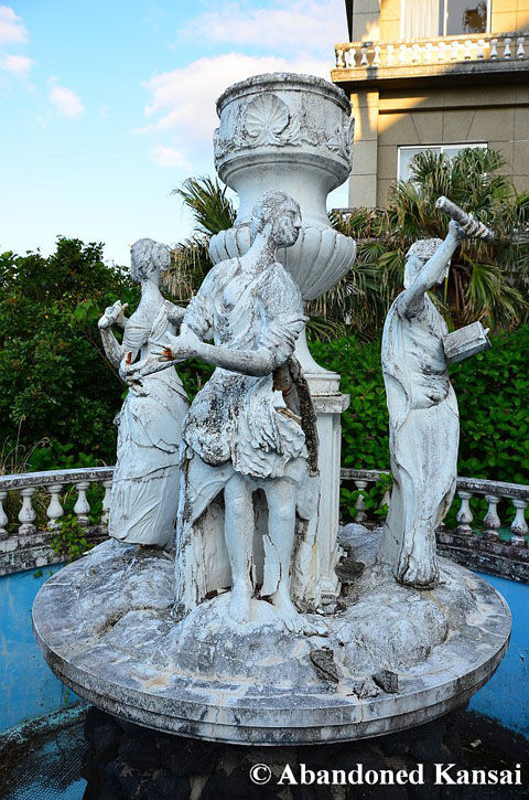 fake-european-fountain