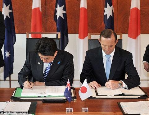 article-2687016-1F78DDA300000578-379_634x489