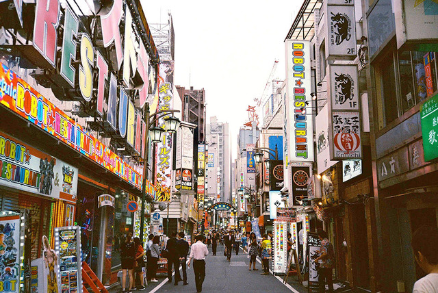 Experience-Tokyo_shopping_Shinjuku_Yodabashi-Camera-Shop