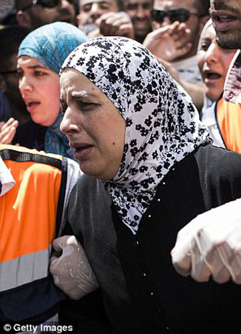 article-2680443-1F633E8400000578-958_306x423