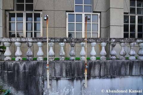 outdoor-hotel-showers