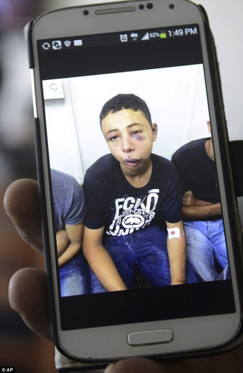 article-0-1F68B82200000578-367_634x971