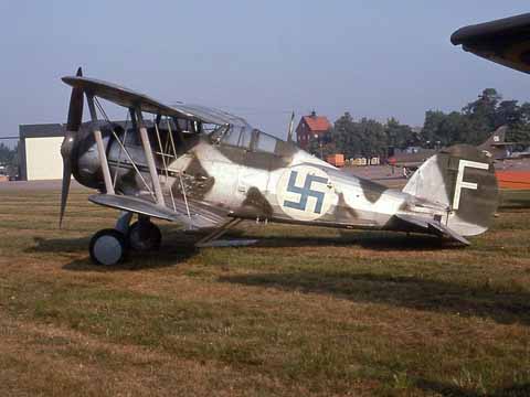 800px-Gloster_Gladiator,_J_8